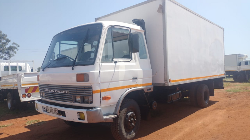 1988   NISSAN CM10 BOX BODY TRUCK FOR SALE (T6)
