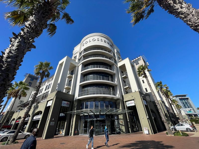 Stunning office space to let in Century City