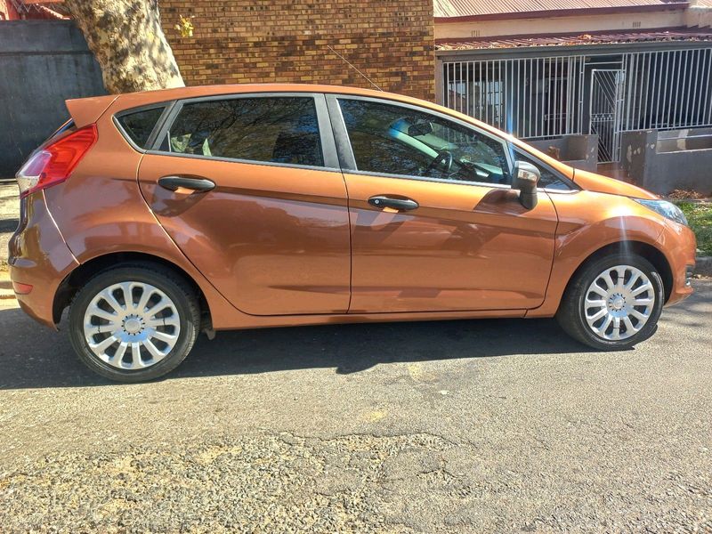 2015 FORD FIESTA 1.4 MANUAL TRANSMISSION IN EXCELLENT CONDITION