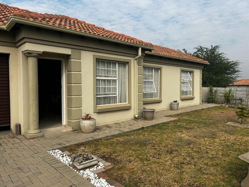 Beautiful 3 Bedroom House For Sale In Ngwenya River Estate