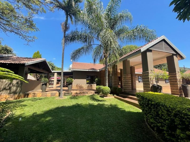 Small Holding with BUSINESS RITES for sale in Waterkloof , North West