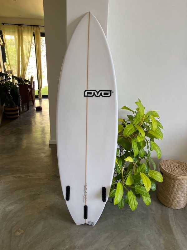 Dvg Surfboard 5’11