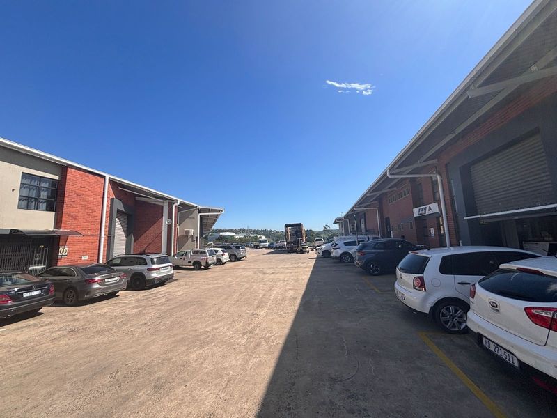395M2 WAREHOUSE TO LET IN RED HILL