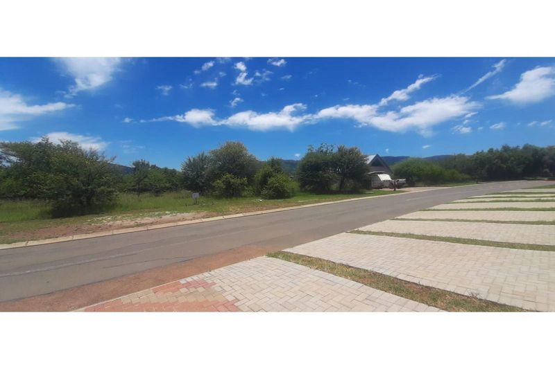 Prime Land in Hartebeespoort Dam for sale.