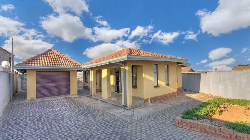 House for sale in Chiawelo, Soweto