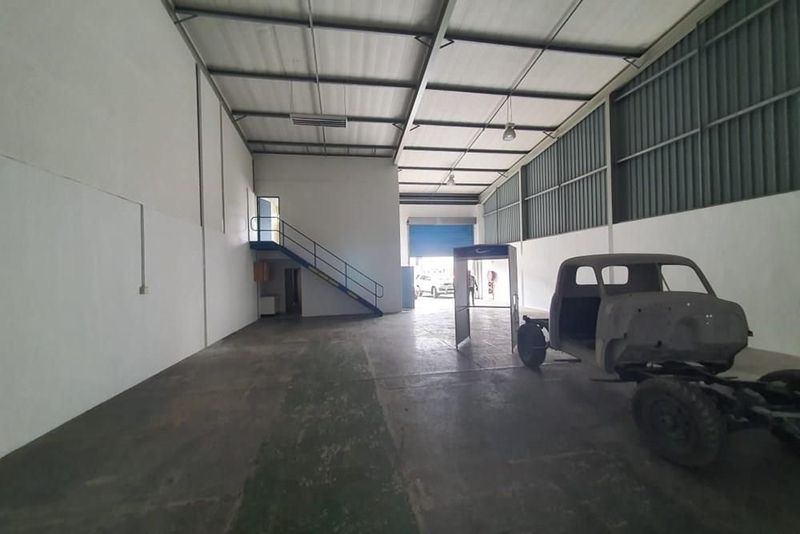 280m2 Warehouse to Let