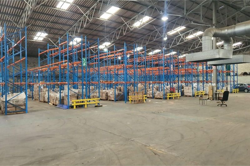 2800m2 Warehouse To Let in Struandale Industrial