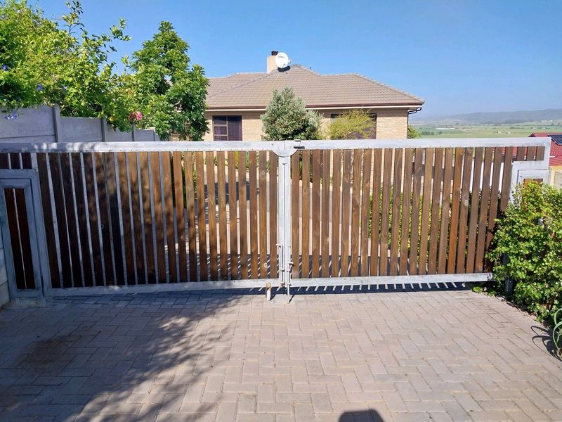 Gate for driveway