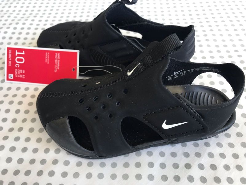 Brand new kids’ Nike Sunray Protect 2 size US 10c