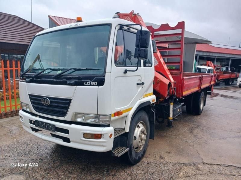 2005 NISSAN UD90 9 TON DROPSIDE WITH FASSI F170 17TON CRANE