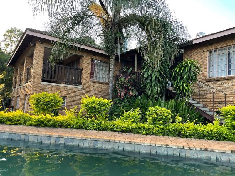 Exclusive Mandate - Spacious house with spectacular view also ideally situated to run Guest House...