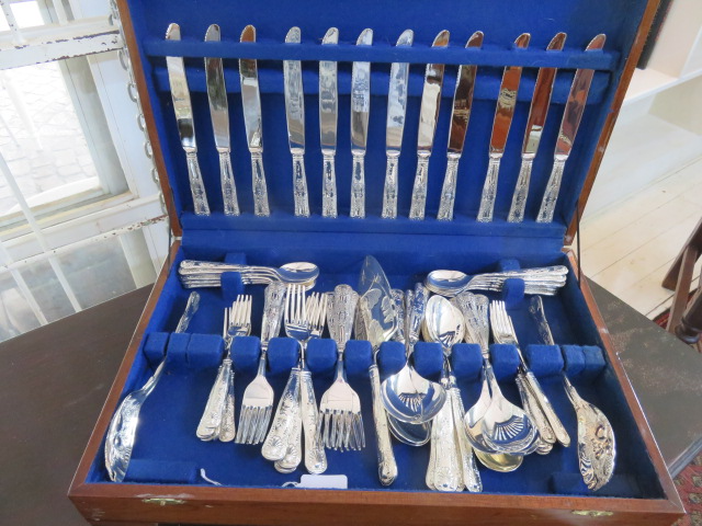 63 piece canteen of kings pattern cutlery
