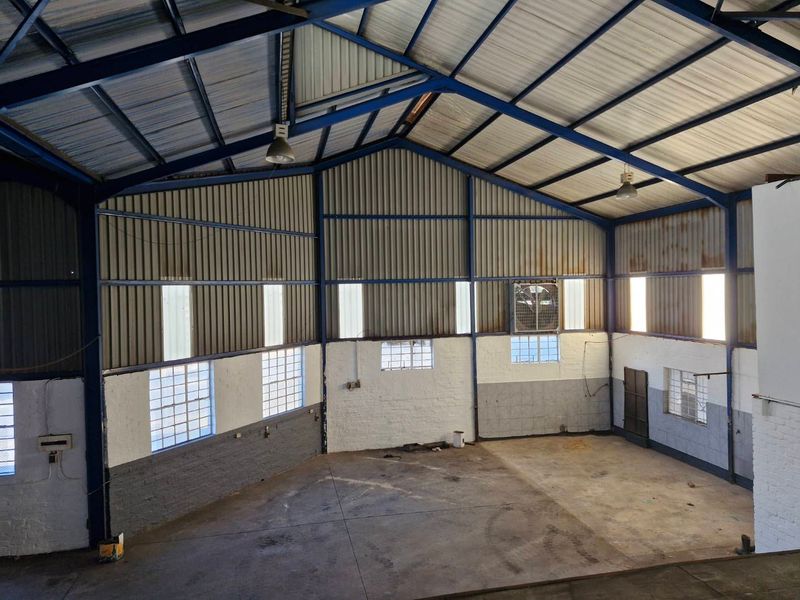 Secure Industrial Unit To Let - Triangle Farm Bellville