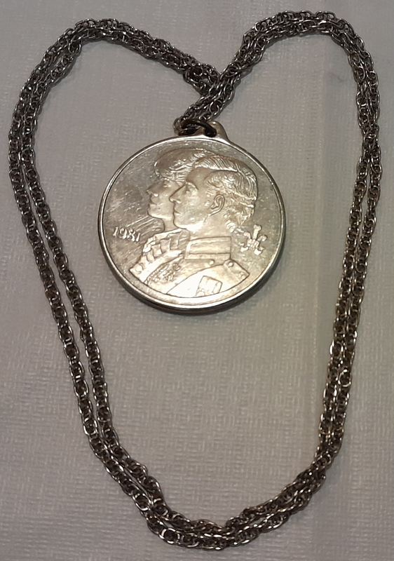 1981 PRINCE CHARLES and LADY DIANA ROYAL WEDDING ST. PAULS CATHEDRAL NECKLACE COIN for sale