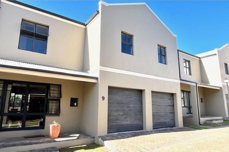 Neat and Spacious 3-Bedroom Townhouse in the Highly Sought-After The Crest Estate