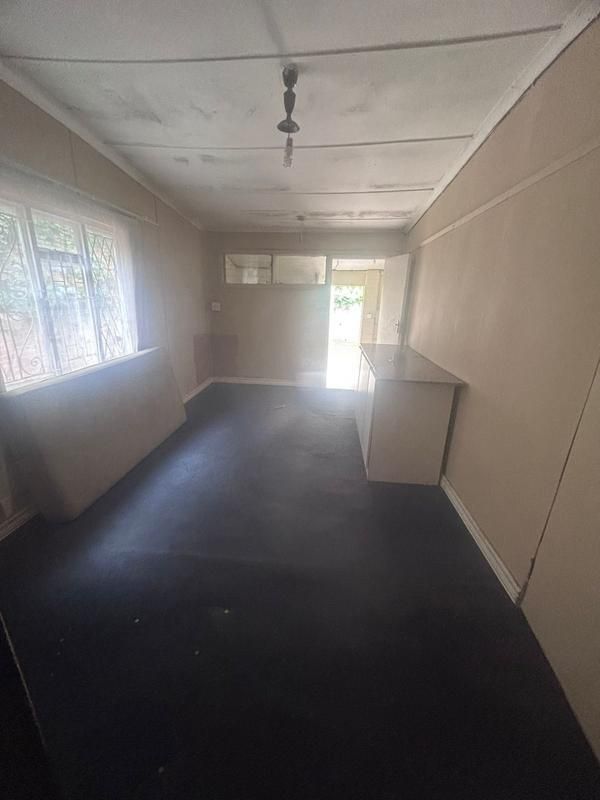Cosy open plan apartment in Parkhill Durban North.