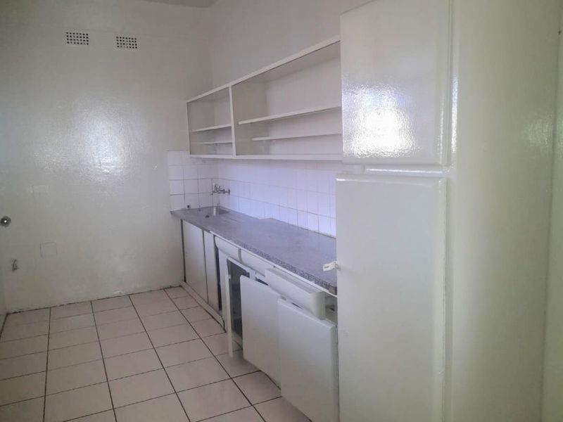 Three Bedroom Apartment / Flat to Rent in Yeoville