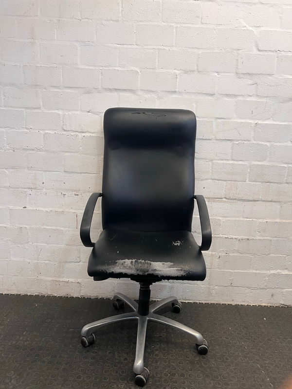 Black Highback Office Chair on Wheels (Peeling Pleather)- A47818