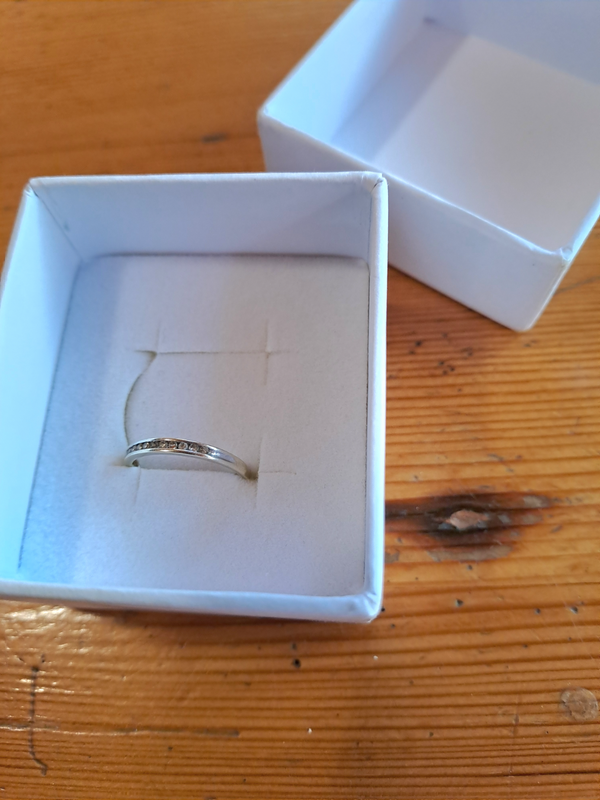 9 carat White Gold Diamond Wedding or Engagement ring