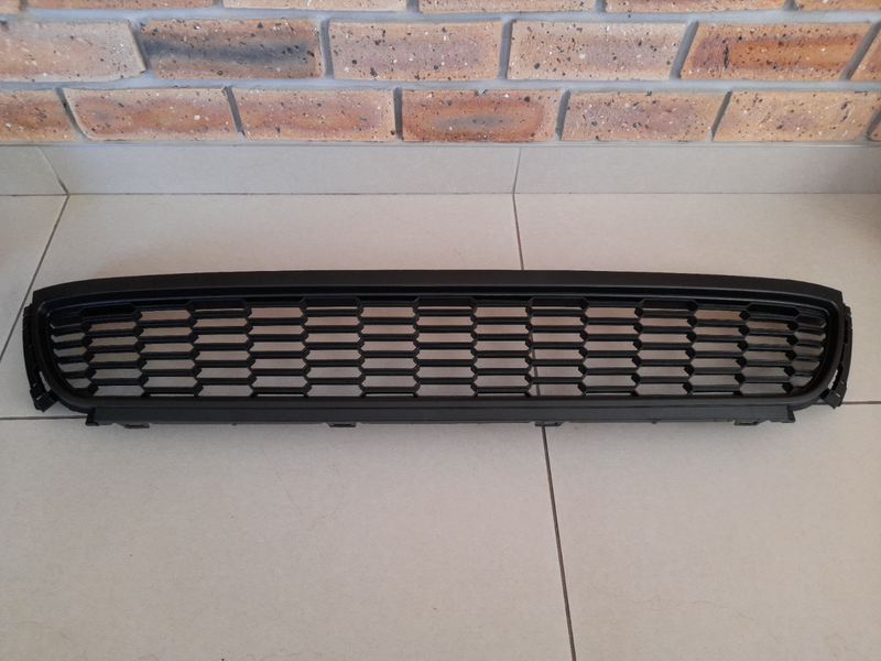 VW POLO 6R 2010/14 BRAND NEW BUMPER LOWER CENTER GRILLES FORSALE R250