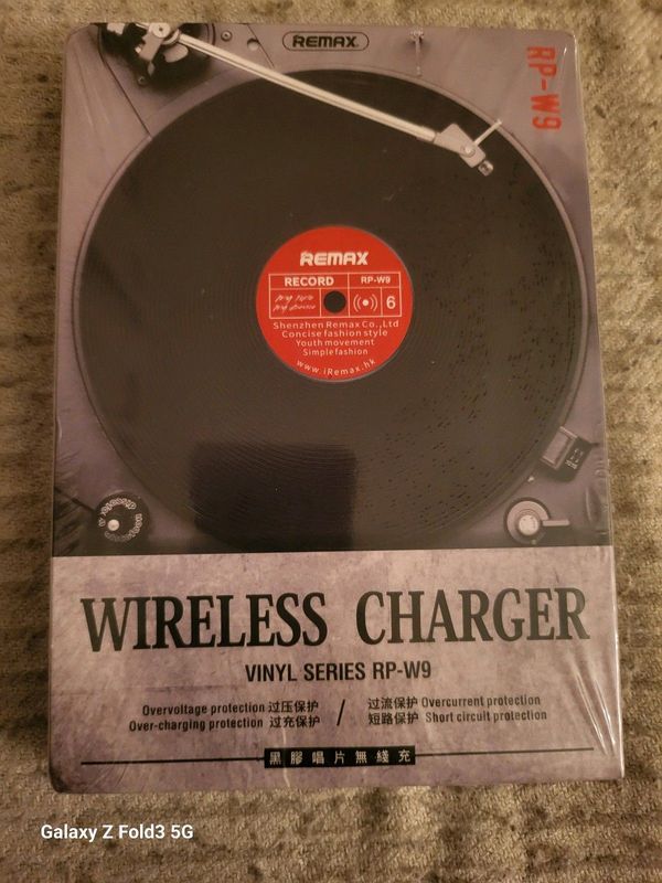 Remax vinyl series wireless charger