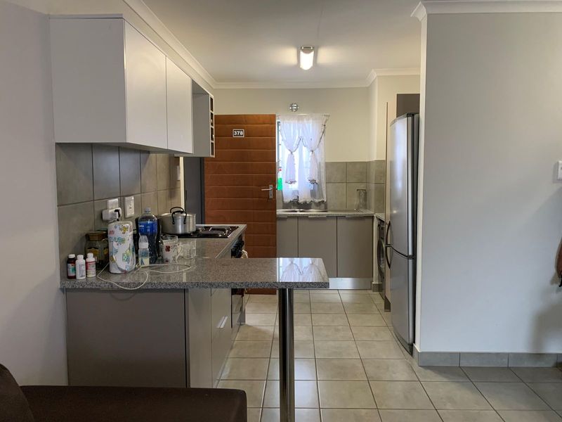Modern Executive Living- 2 Bed - 2 Bath- 2 Undercover Parking Bays