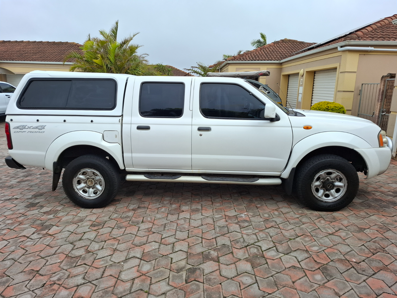 Nissan Hardbody 4X4 Double Cab