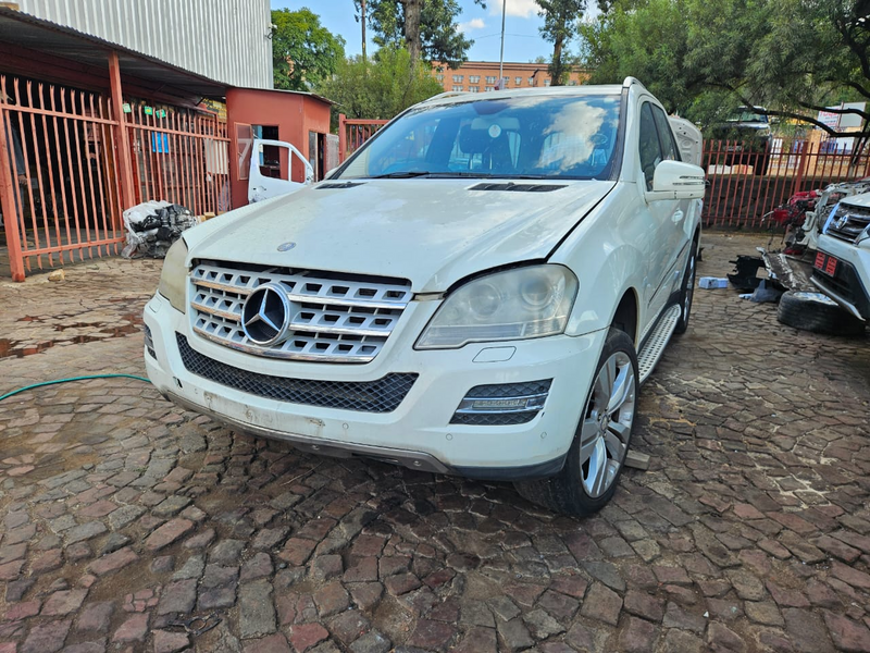 Mercedes-Benz ML350 4Matic W164 now stripping for Spares