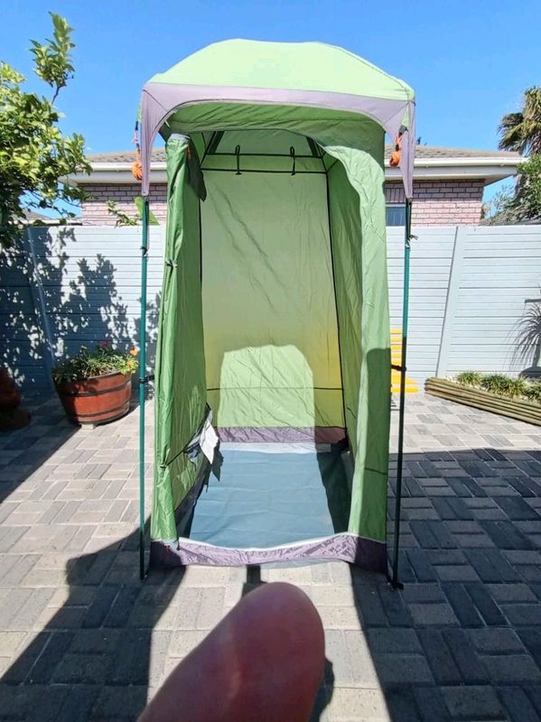 Camping shower or toilet tent