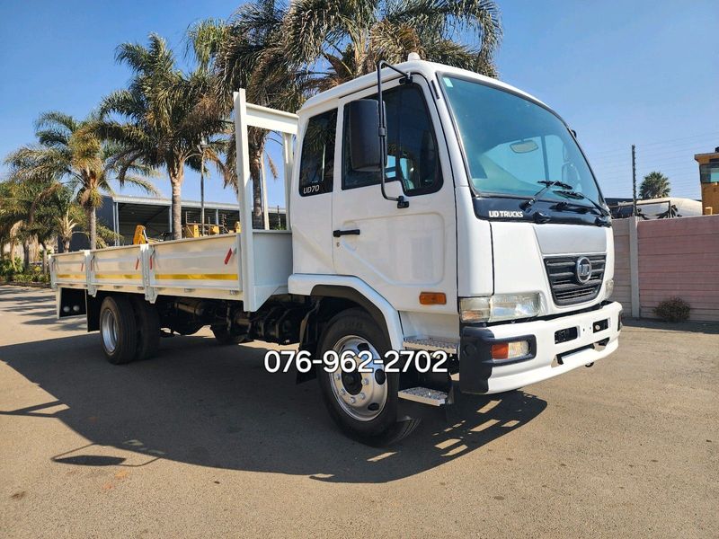 2013 nissan UD70 dropside truck