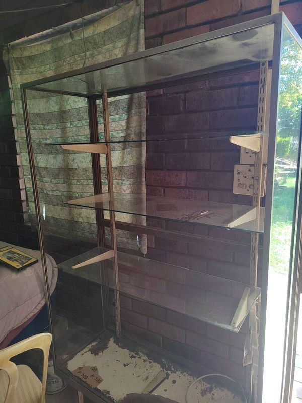 Glass stand/room divider