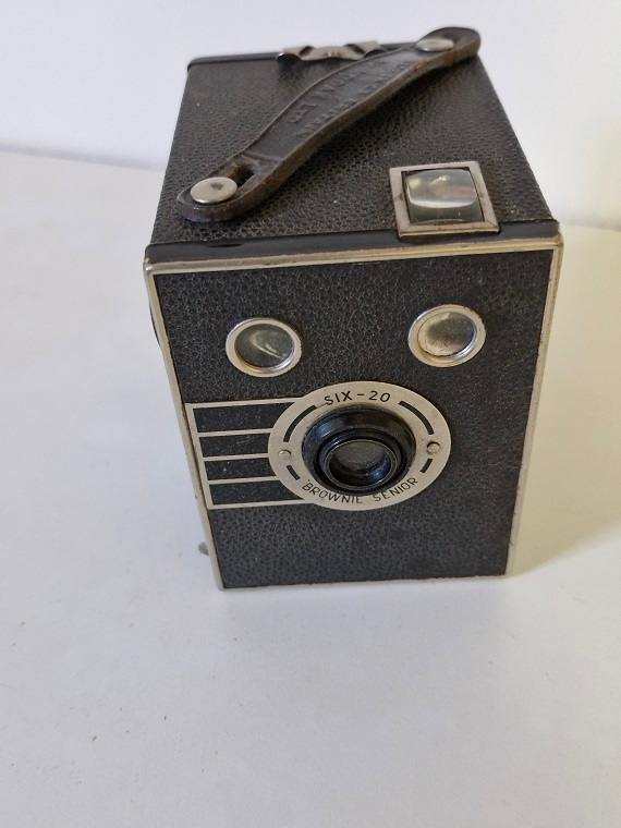 Collectors Bargain ! 1930s Vintage Kodak 6-20 Brownie Senior camera !