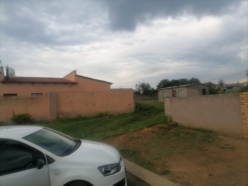 HOUSE FOR SALE IN DAVEYTON ON A VERY BIG  1000SQM LAND - CASH BUYERS ONLY