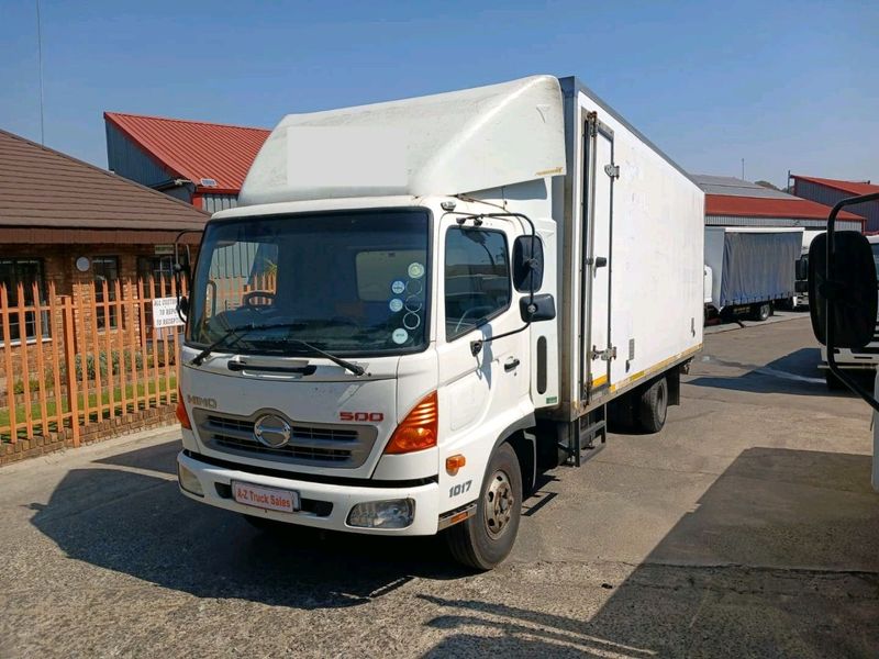 Price Dropped&gt;&gt;&gt;2013 Hino 500 1017 6Ton Volume Body with TailLift