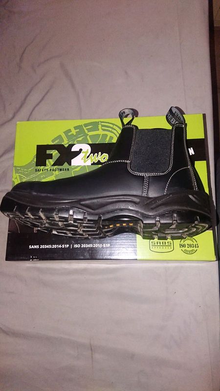 Safety boot. Rebel size 10 brand new.