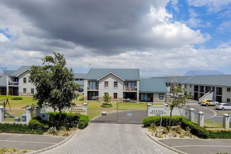 Calling on Investors!! 2 Bedroom with views of Table Mountain!