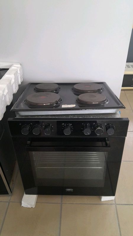 Slimeline DEFY oven and four plate stove