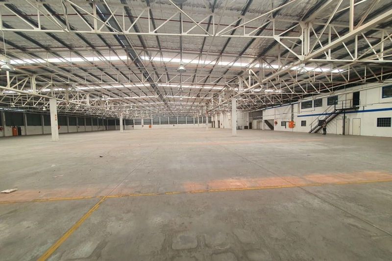 6400m2 A Grade warehouse To Let n Struandale Industrial