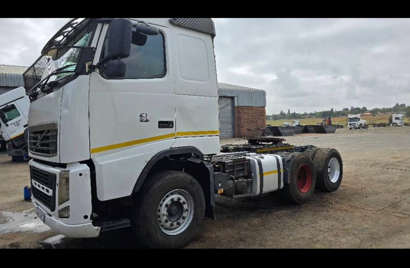 2013 Volvo FH12 440Sidetipper hydraulics fittedTruck TractorGreat Runner Excellent condition