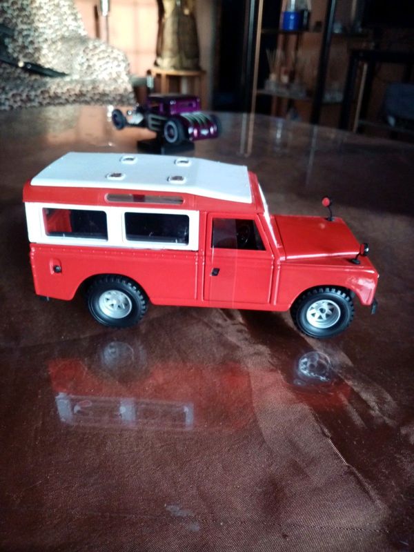 1;25 Die-Cast Land Rover Series 2 for sale R350. Call Paul Cell 0794954164 or W-app me.