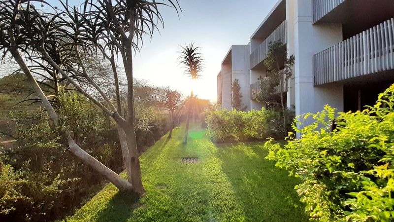 Contemporary Coastal Living: Stunning Two-Bedroom Condo with Eco-Friendly Design