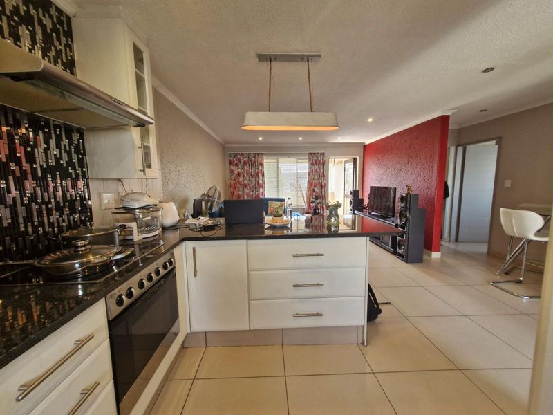 2 Bedroom Apartment For Sale in Marais Steyn Park