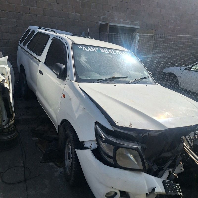 TOYOTA HILUX 2.0 VVTI 1TR STRIPPING FOR SPARES