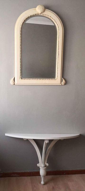 Wall Hanging Bevelled Mirror with Matching Console Table. R800