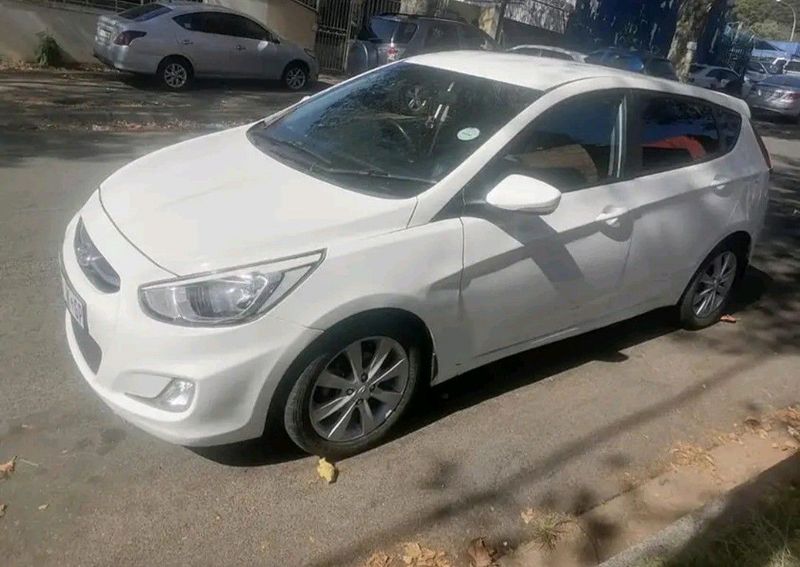 2016 HYUNDAI ACCENT 1.6 MANUAL TRANSMISSION IN EXCELLENT CONDITION