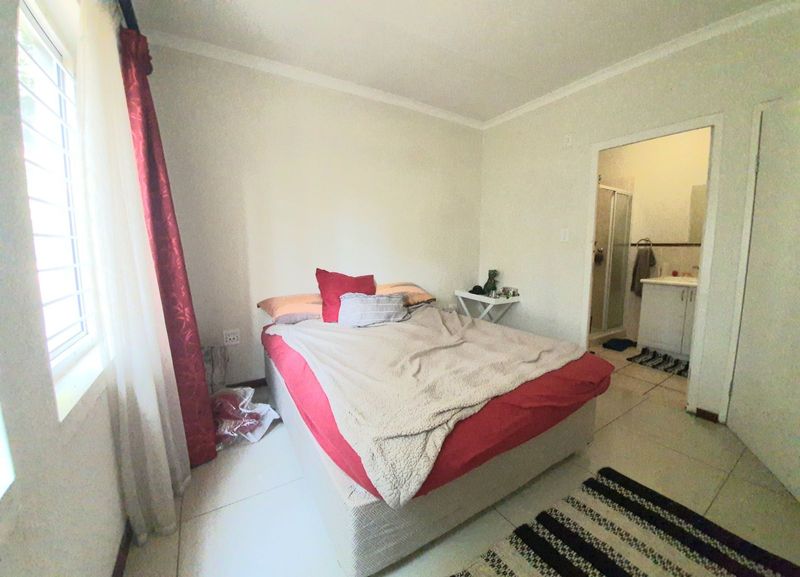 2 Bedroom apartment in Sunninghill For Sale