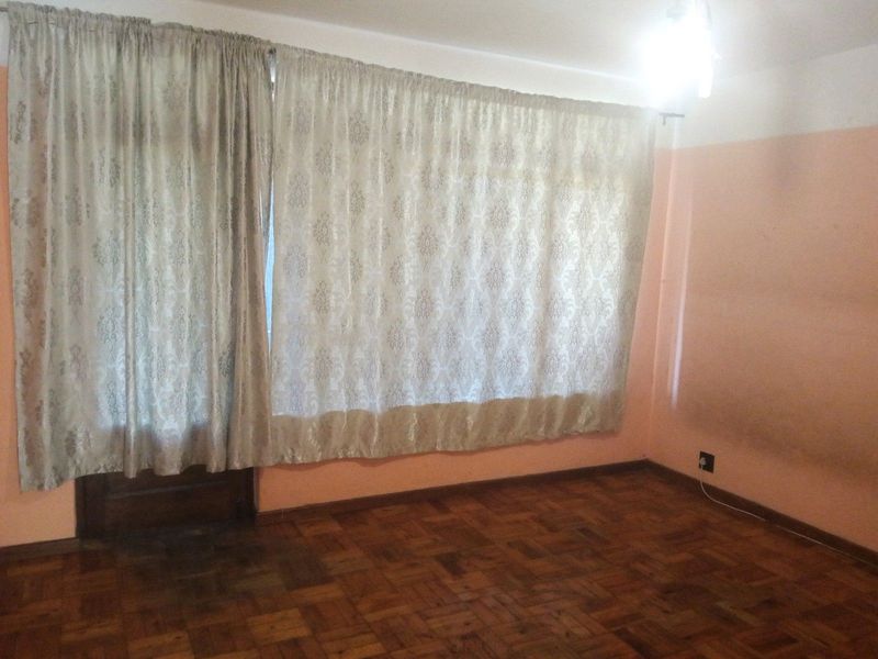 A BIG ROOM AVAILABLE IN A 2 BEDROOM FLAT IN BOSTON BELLVILLE