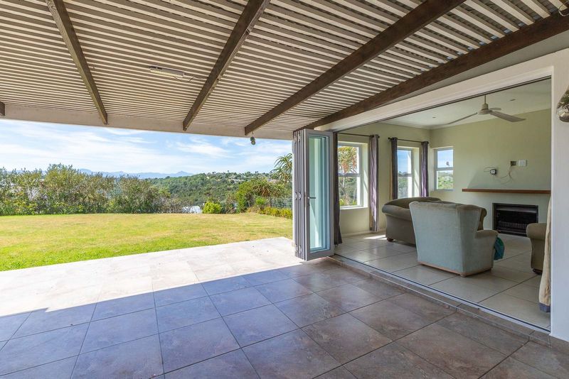 Ideal downsize home in highly sought out Brackenridge Private Estate.