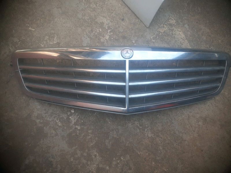 Front grill for Mercedes w213
