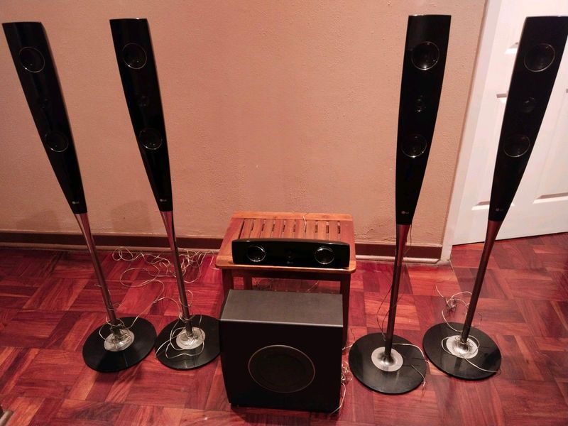 Stunning 6.1 LG Speaker System With 4x 3 Way Tallboys,Large Subwoofer,Large Center :Fantastic Sound